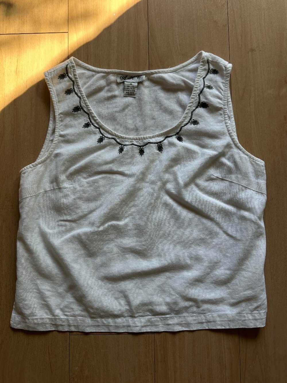 Vintage 90s AKC White Linen Blend Embroidered Cones Scoop Neck Tank Shell Top M